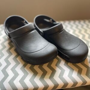 Crocs, black, closed foot